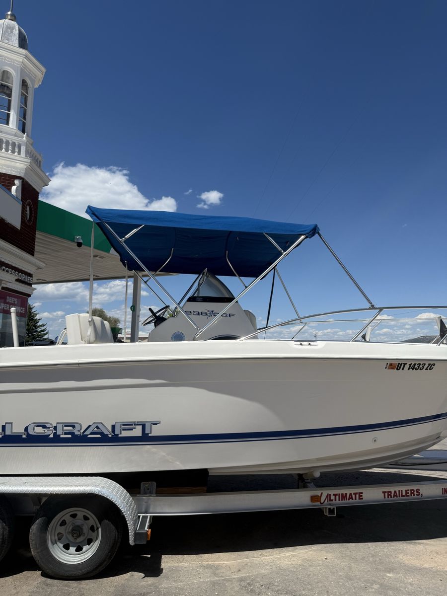 Wellcraft 238CCF W/yamaha 200