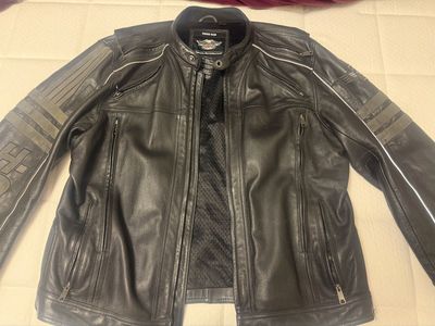Men’s Harley Davidson leather jacket