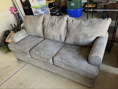 Free ——Cozy Gray Fabric 3-Seater Sofa - Excellent Condition Couch for Living Room