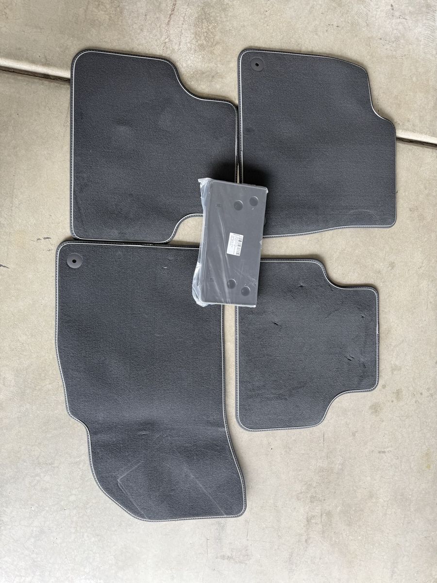 New OEM 2022  Audi q8 floor mats
