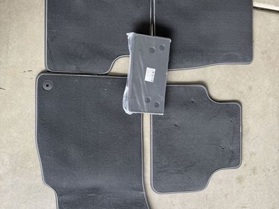 New OEM 2022 Audi q8 floor mats