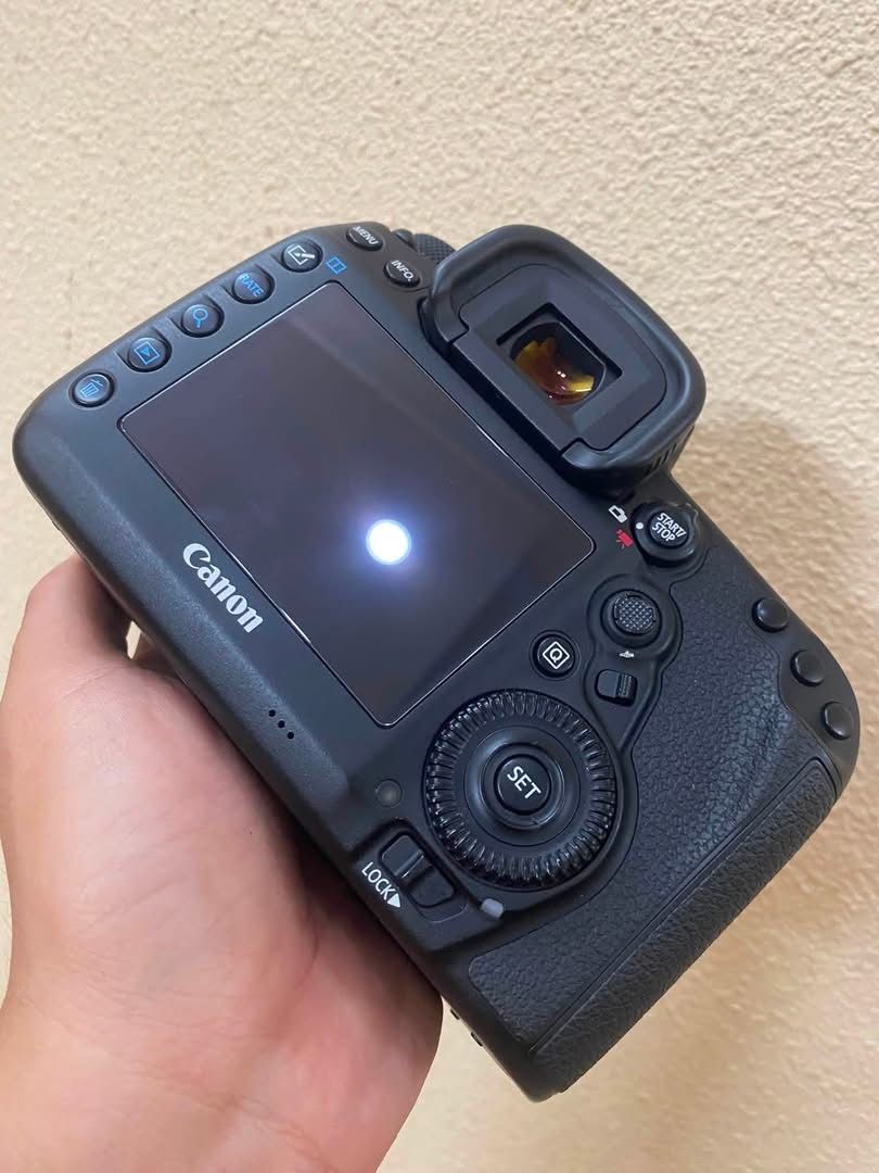 Canon EOS 5D Mark IV DSLR Camera Body - Excellent Condition, 70-200 ii 2.8 L