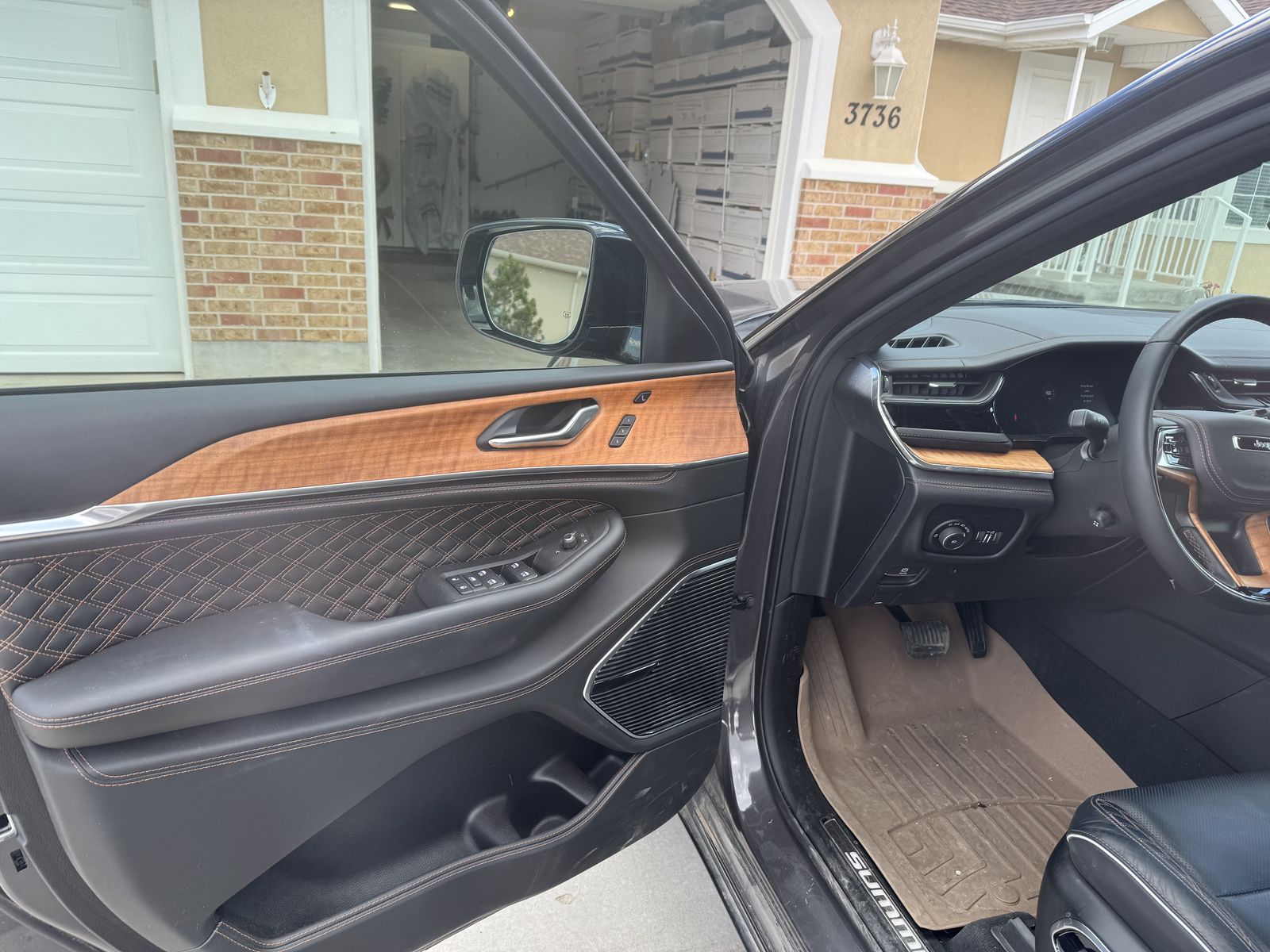 Grand Cherokee Summit Reserve