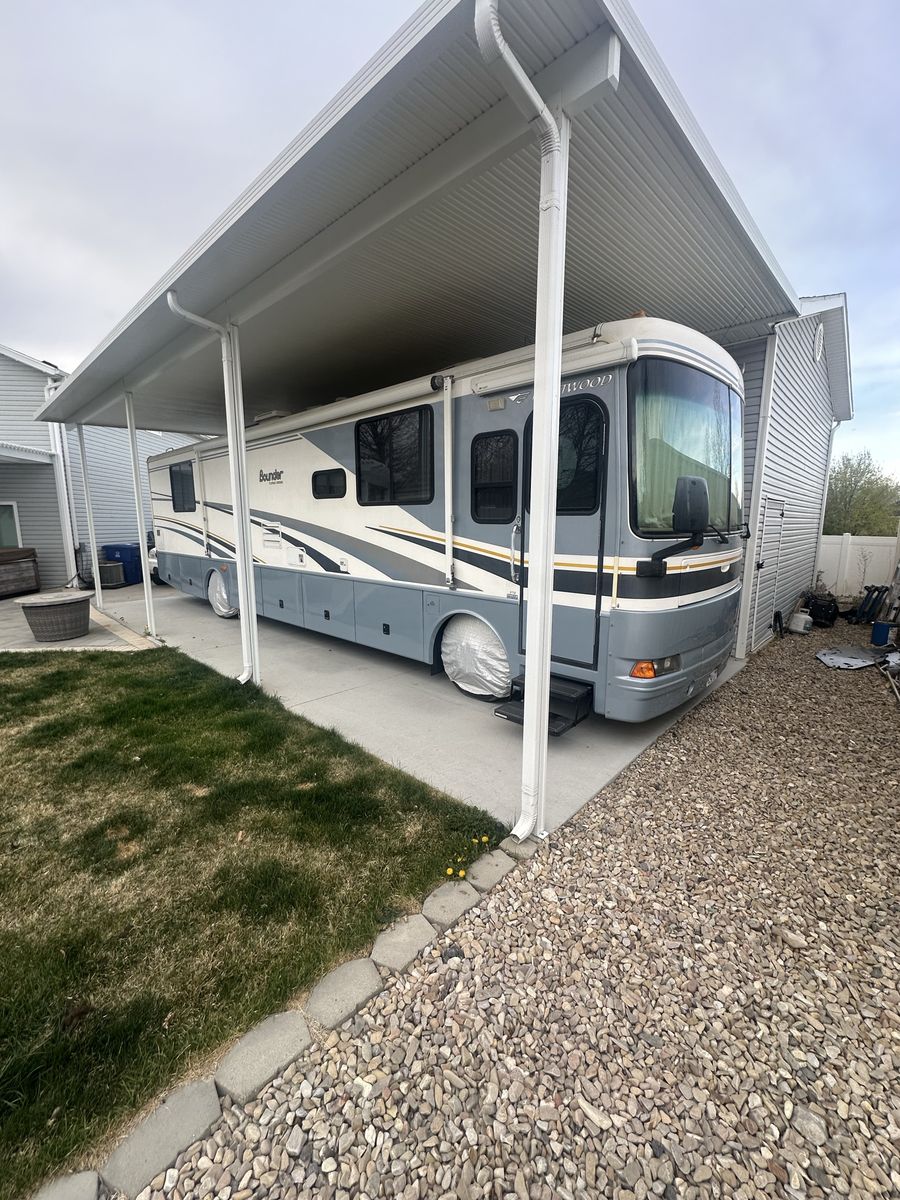 2005 Fleetwood Bounder 37u Class A Motorhome