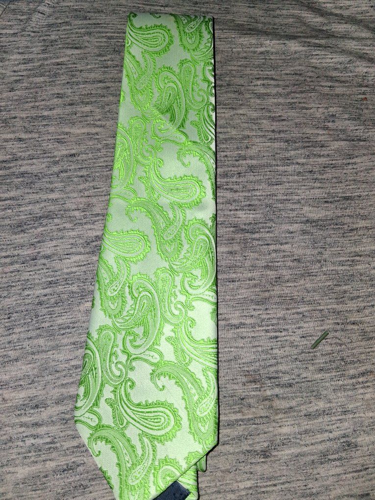 Green Paisley Men's Tie - Classic Patterned Necktie