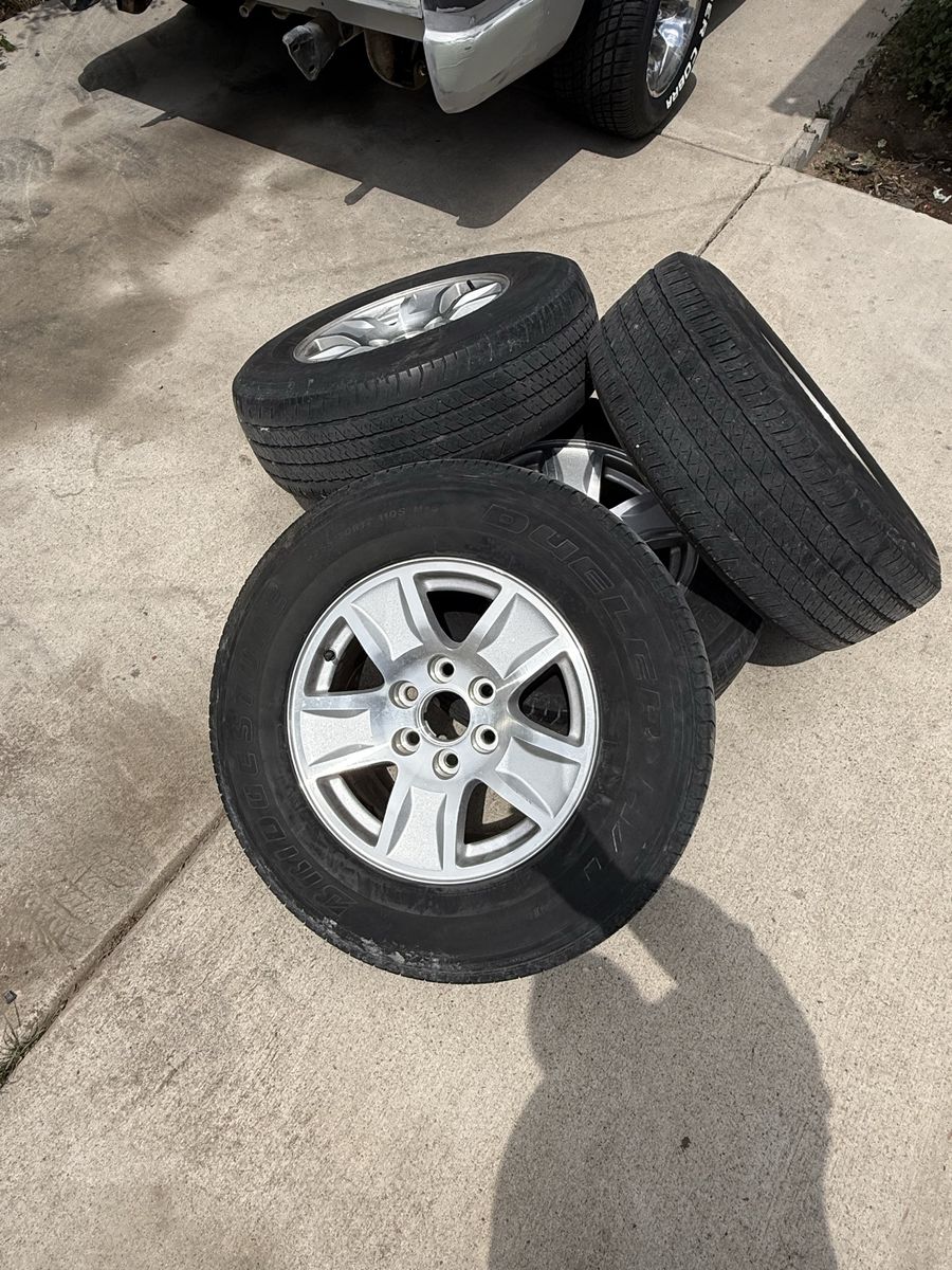 Chevy wheels and tires 6 lug 17’