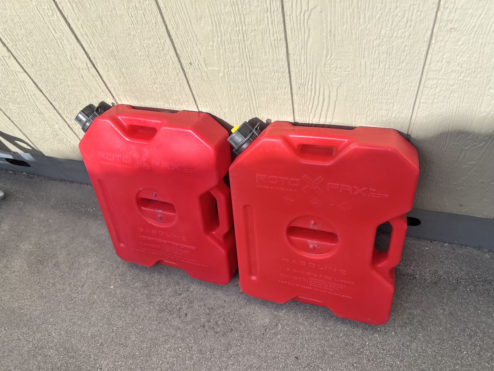 Rotopax 2 Gallon Gas Cans W/ Two Locking Mounts