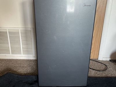 Midea Compact Refrigerator, Gray - Fridge with Freezer Compartment