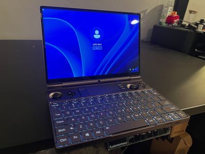 GPD WIN MAX 2 2025 Gaming Handheld PC / Ryzen AI 9 HX 370 + 32 GB RAM + 2TB