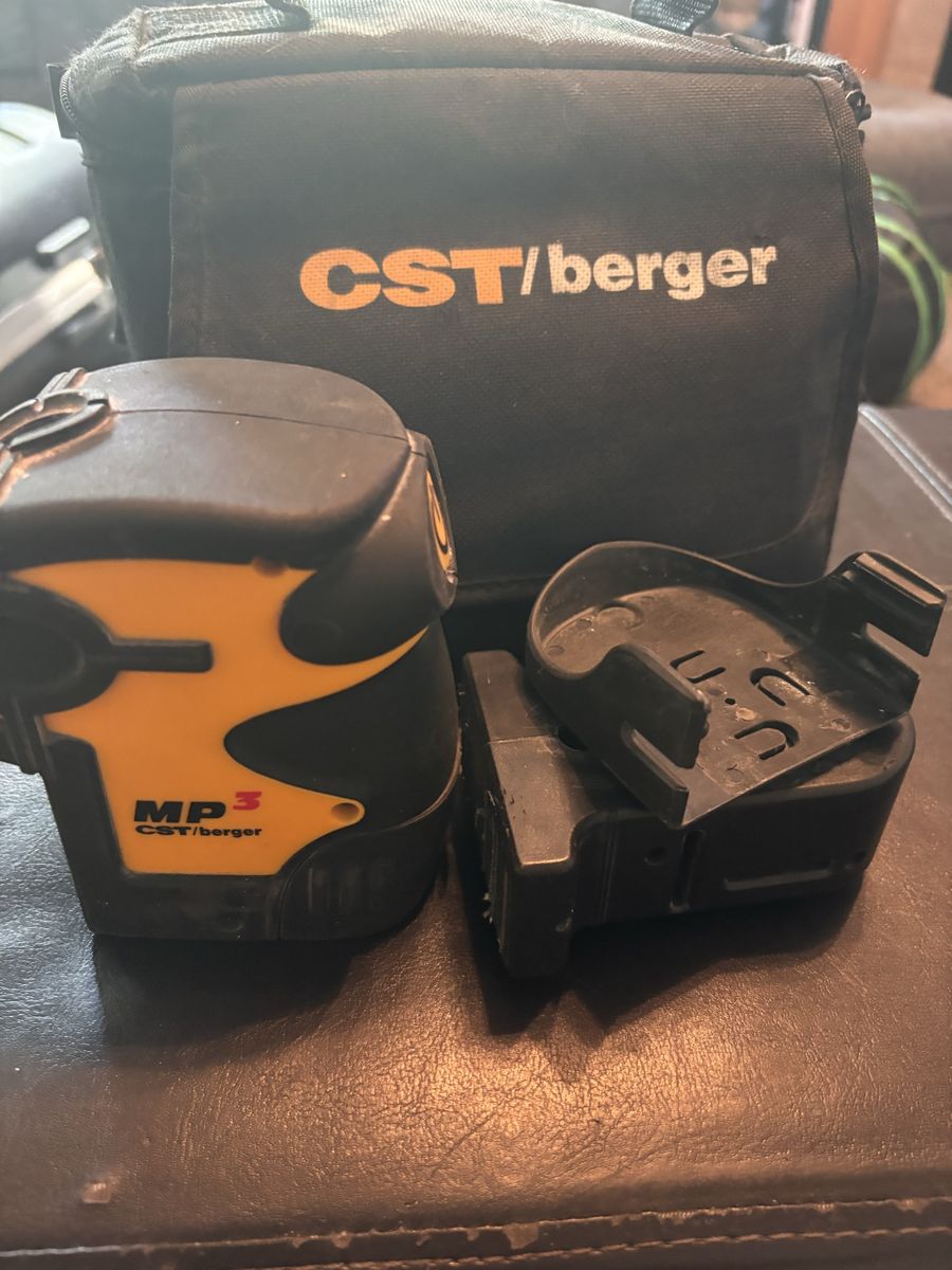 Nice CST Berger mp3 3 point survey laser in case