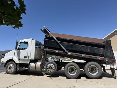 NICE 1999 VOLVO 4 AXLE DUMP TRUCK