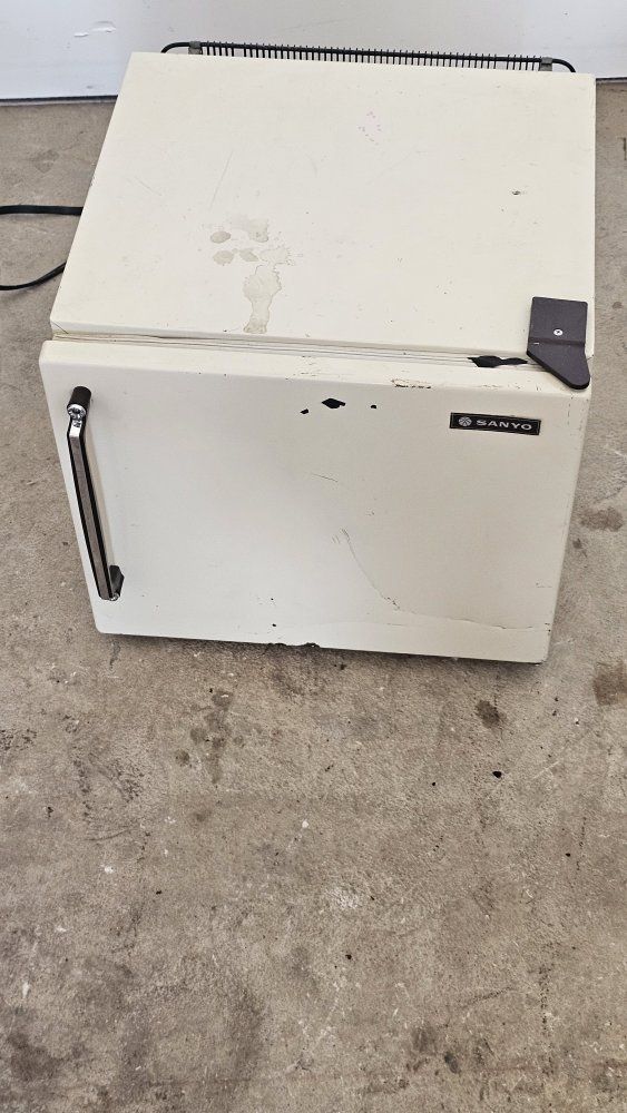 Sanyo Compact Refrigerator Mini Fridge - White, Portable