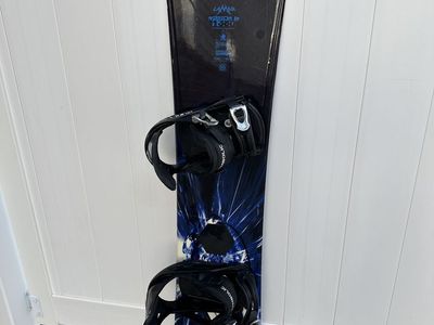 Lamar Mission Jr 1380 Youth Snowboard with Bindings