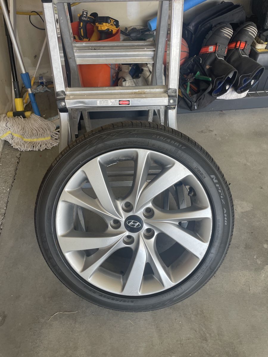 Hyundai 2016 215/45R17 Tire & Rim - Silver Alloy Wheel
