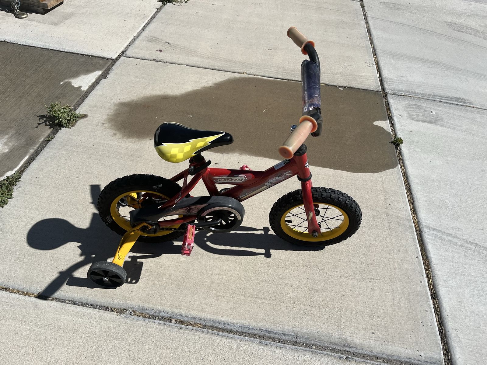 Red Lightning McQueen Kids' Training Bike with Training Wheels - Perfect for Young Riders