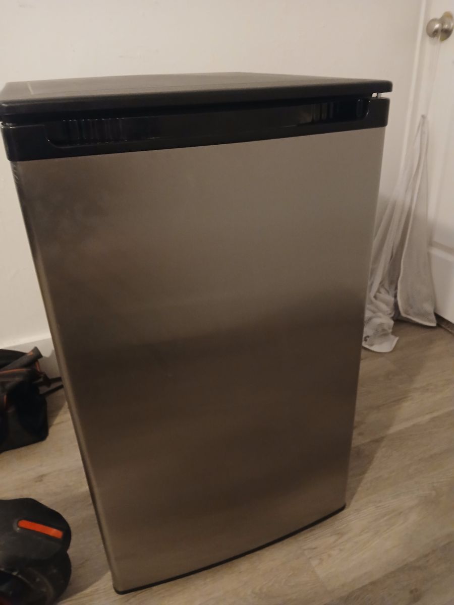 Magic chef mini fridge