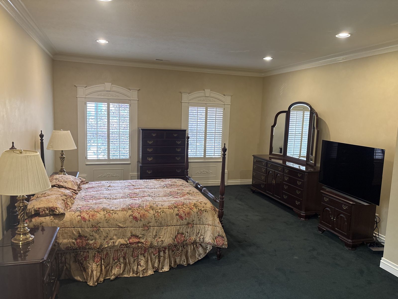 Traditional Dark Wood Bedroom Set - Queen Poster Bed, Dresser with Mirror, Tall Chest, Nightstand