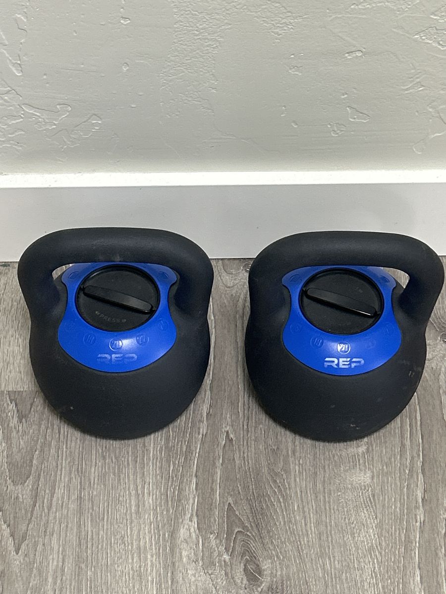 Adjustable kettlebells