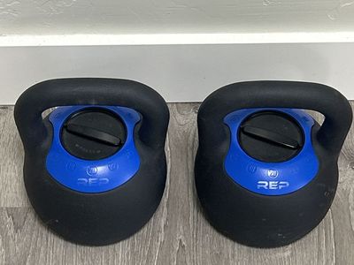 Adjustable kettlebells