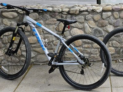 Trek Marlin 4 mountain bike