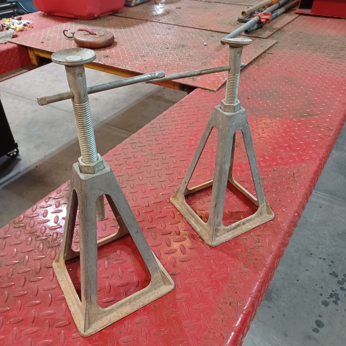 Trailer jack stands- leveling stands