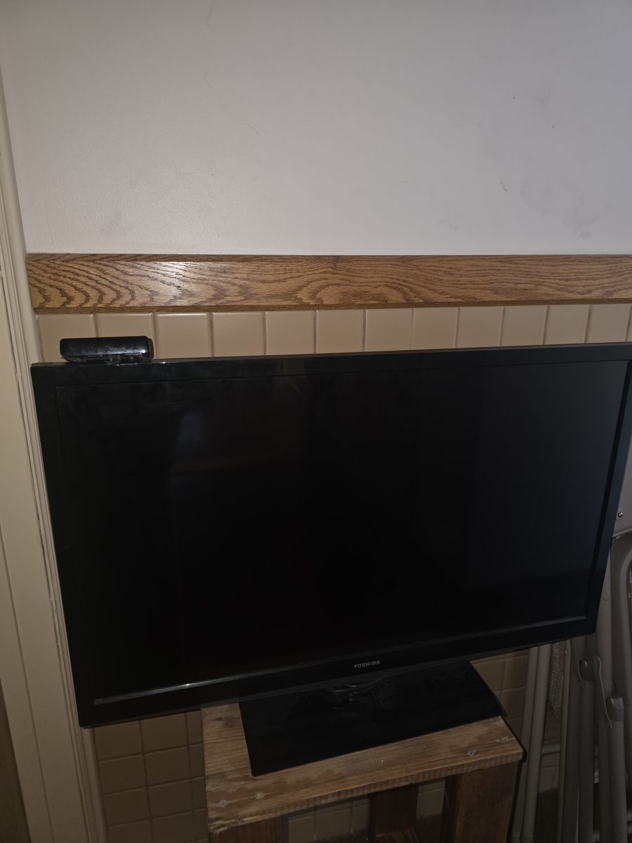 32" Toshiba TV