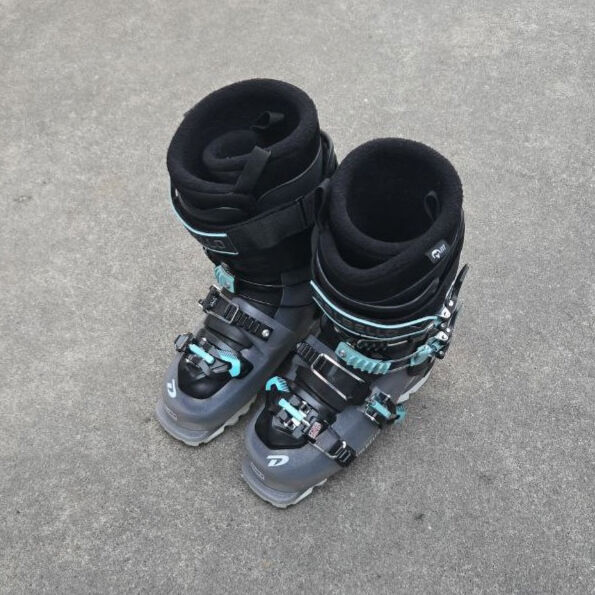 Women's Dalbello 6-6.5 Ski Boots 278mm Mondo 23.5