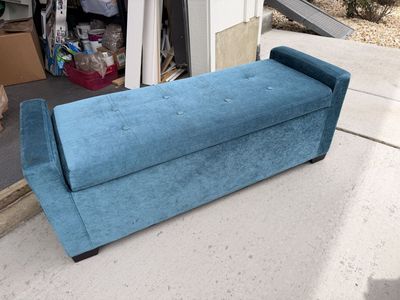 Blue Tufted Upholstered Storage Bench with Armrests