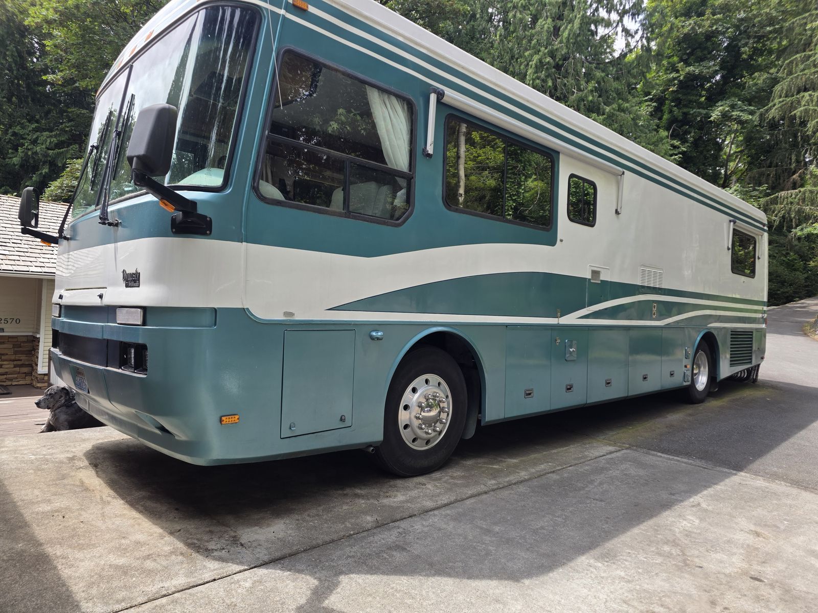 1994 Monaco Dynasty 40' well maintained and remodeled