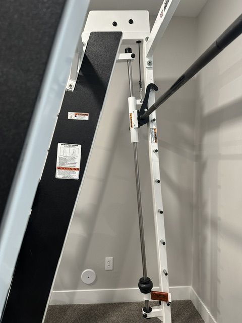 BODY MASTERS- COMMERCIAL GYM SMITH MACHINE