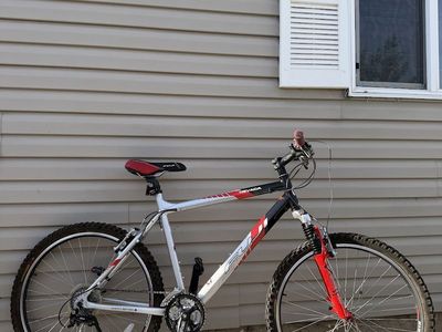 Fuji Nevada Mountain Bike 20.5" Frame