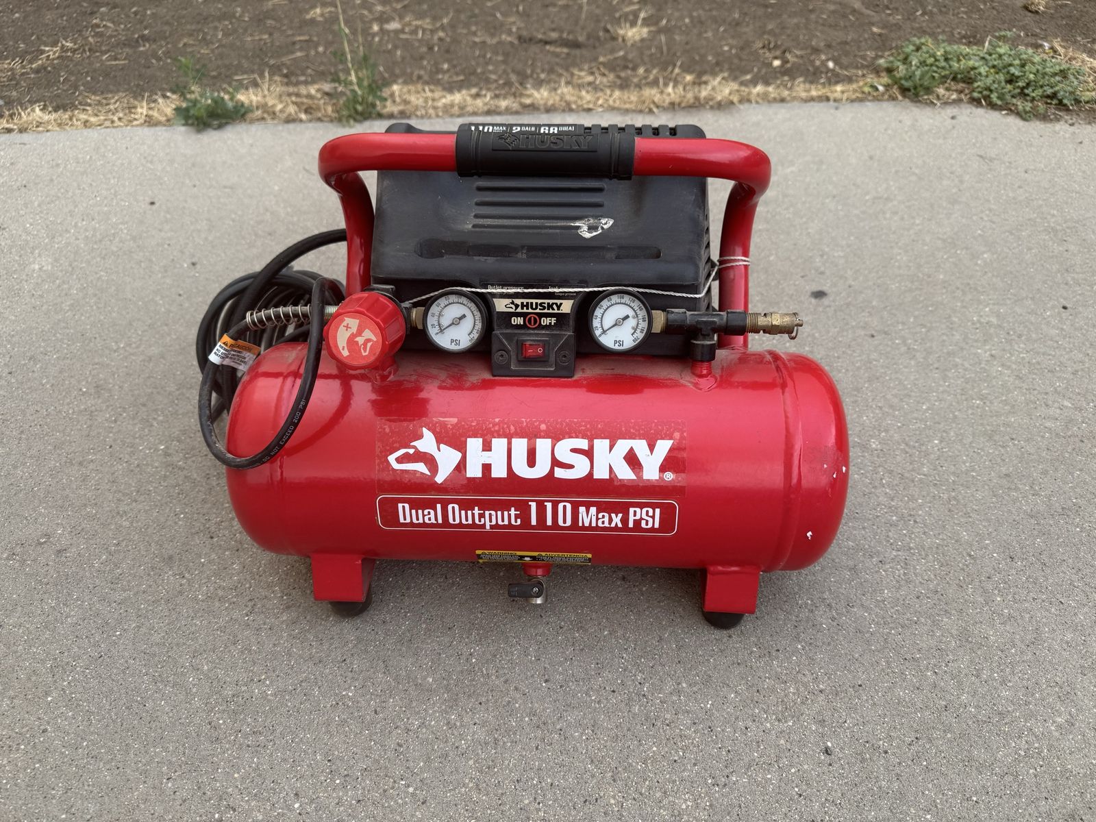 Husky  110 Max PSI compressor air 2 gallons and hose