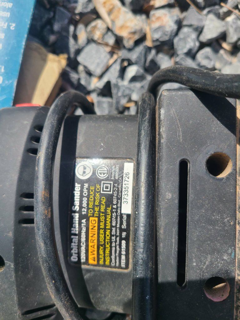 Orbital hand sander 120v with sand paper