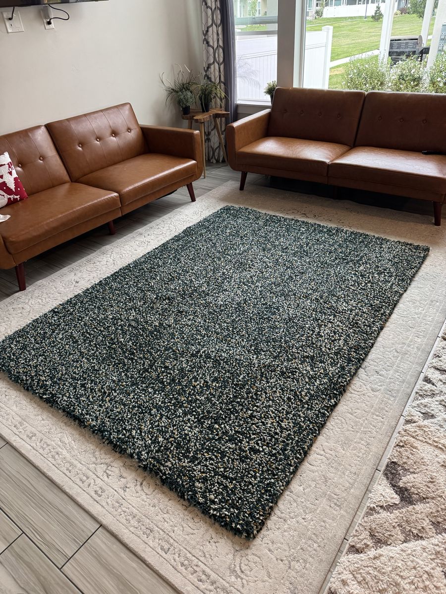IKEA VINDUM High Pile Rug (5'7" x 7'7")