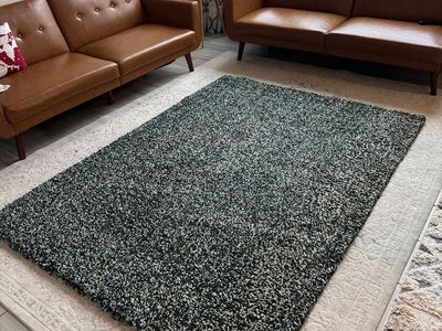 IKEA VINDUM High Pile Rug (5'7" x 7'7")