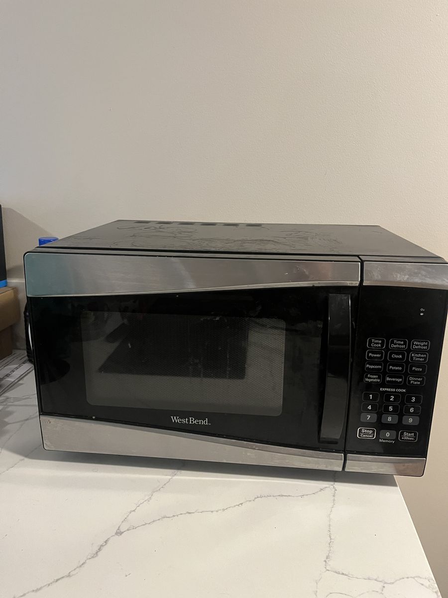 Westbend 900 watt microwave