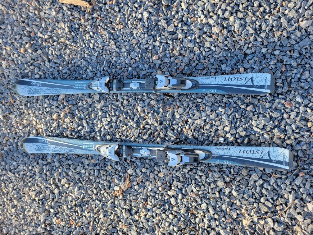 ladies 140cm all mountain Fischer skis