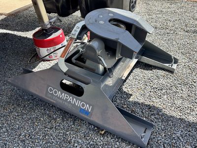 B & W Companion Fifth-wheel Hitch