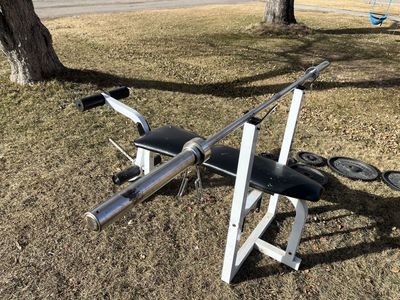 weight bench with bar and weights and clamps
