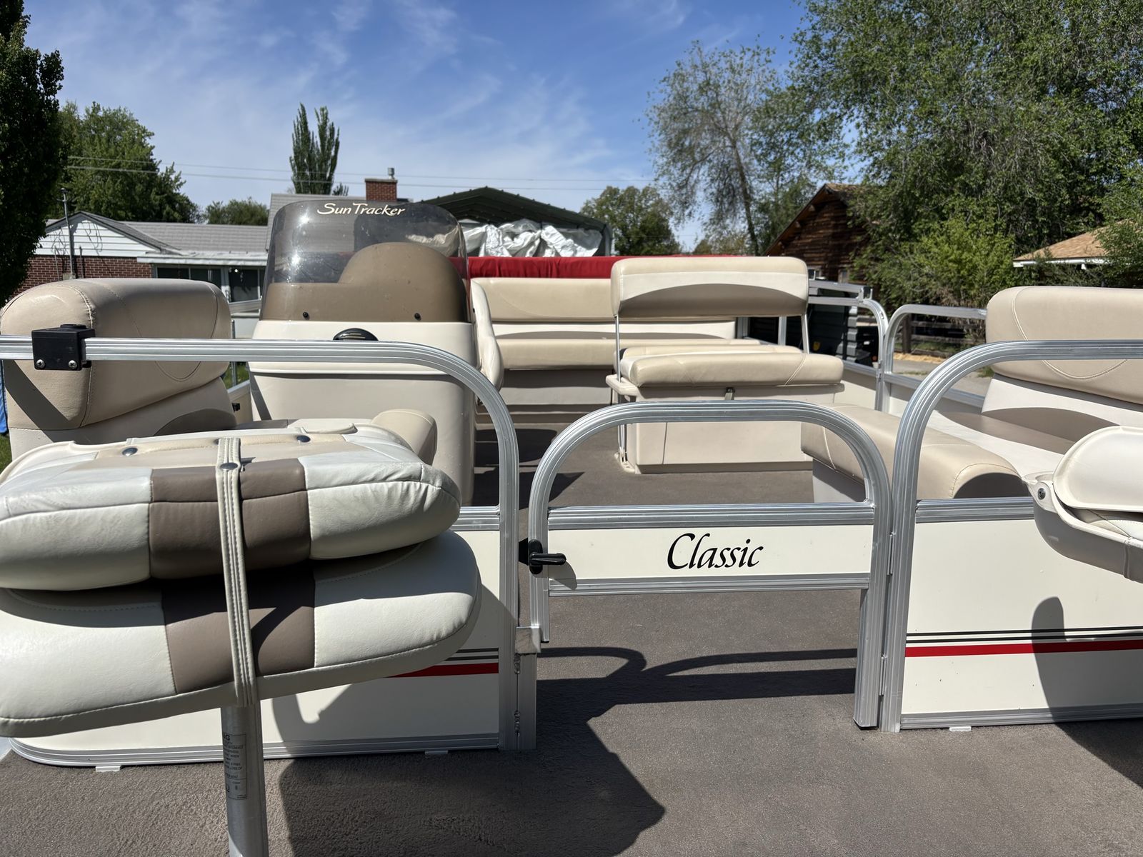 2011 suntracker bass buggy 18