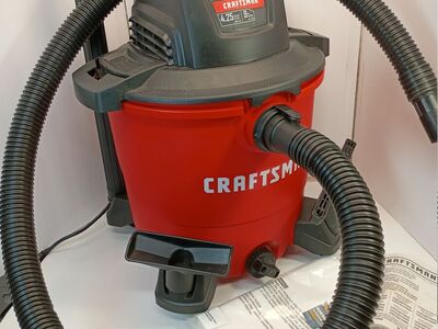 Craftsman 9 gal Corded Wet/Dry Vacuum 8.3 amps 120 V 4.25 HP