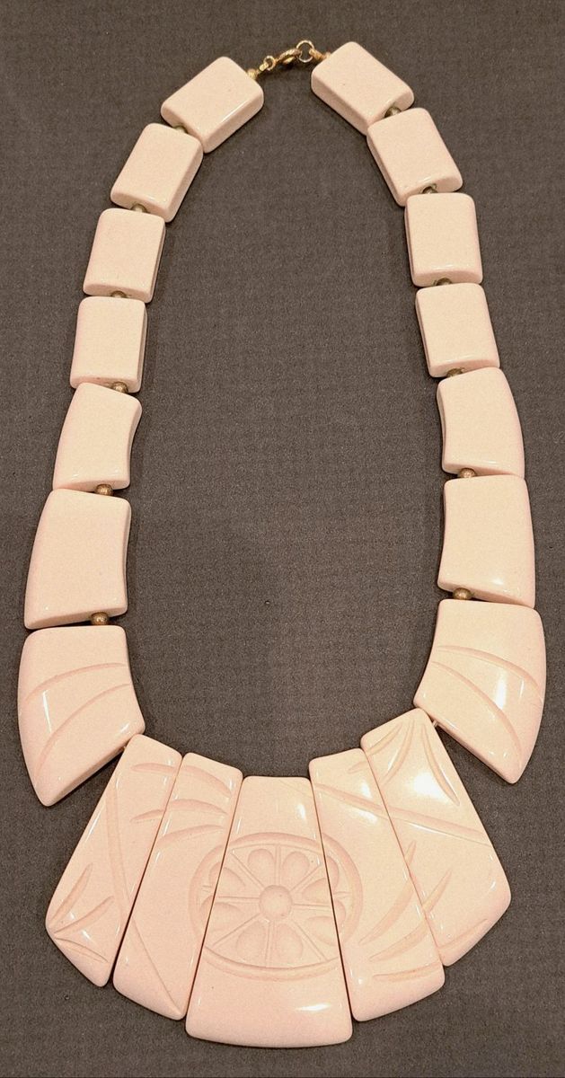 Vintage MCM Gold Tone Ivory Acrylic Statement Necklace 11"