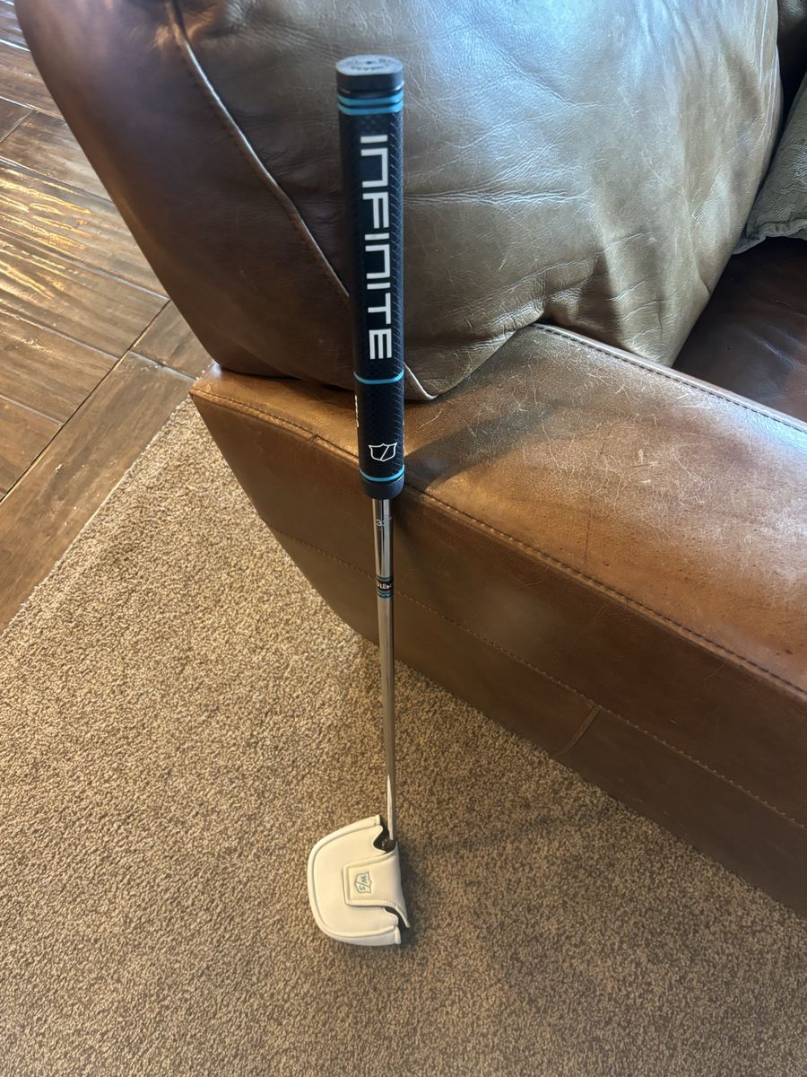 Wilson Staff Women's Infinite Buckingham Putter - Right Handed, Brand New