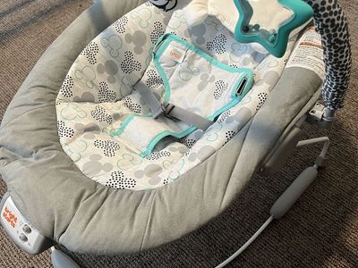 Bright Starts Disney Baby Mickey Mouse Vibrating Baby Bouncer Seat & Play Mat