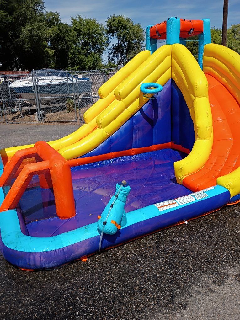 Inflatable Water Slide with Splash Pool and Basketball Hoop