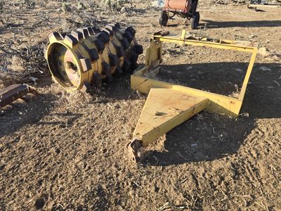 Pull behind sheeps foot compactor