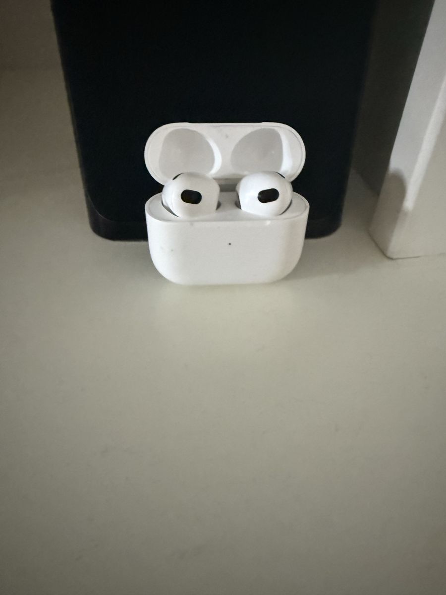 Apple Air Pods - 3rd Generation - Used