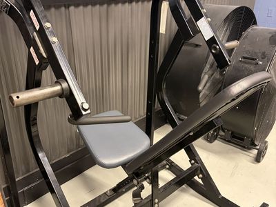 Hammer strength shoulder press
