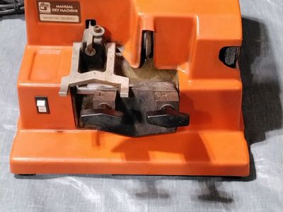 Key Cutting Machine