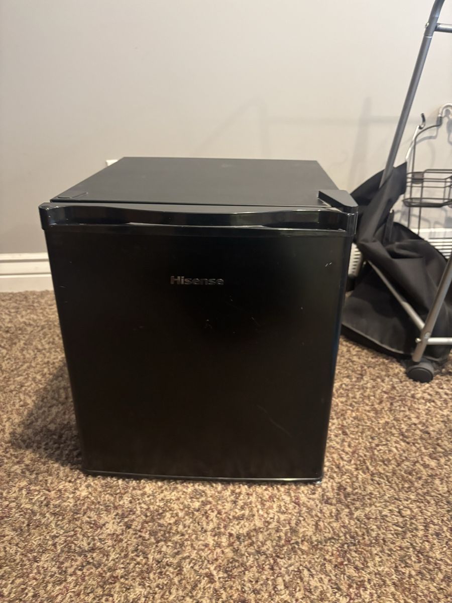 Hisense Black Compact Mini Refrigerator - Perfect for Dorms, Offices, or Small Spaces